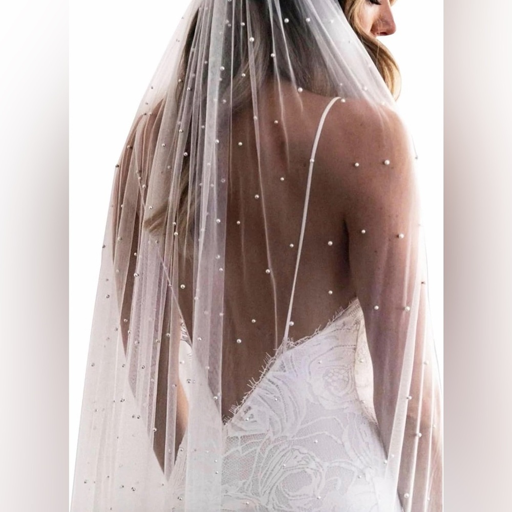 Elegant White Veil with Pearl Details